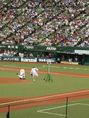 所沢出身の北勝富士の始球式