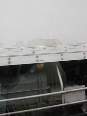 トラックと併走