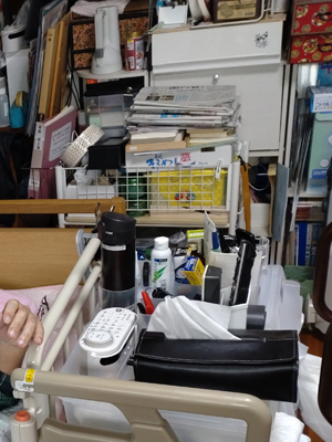 介護用ベッドの脇